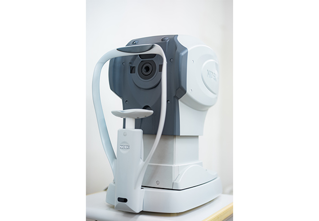 オートレフケラトメーター（視力測定器）